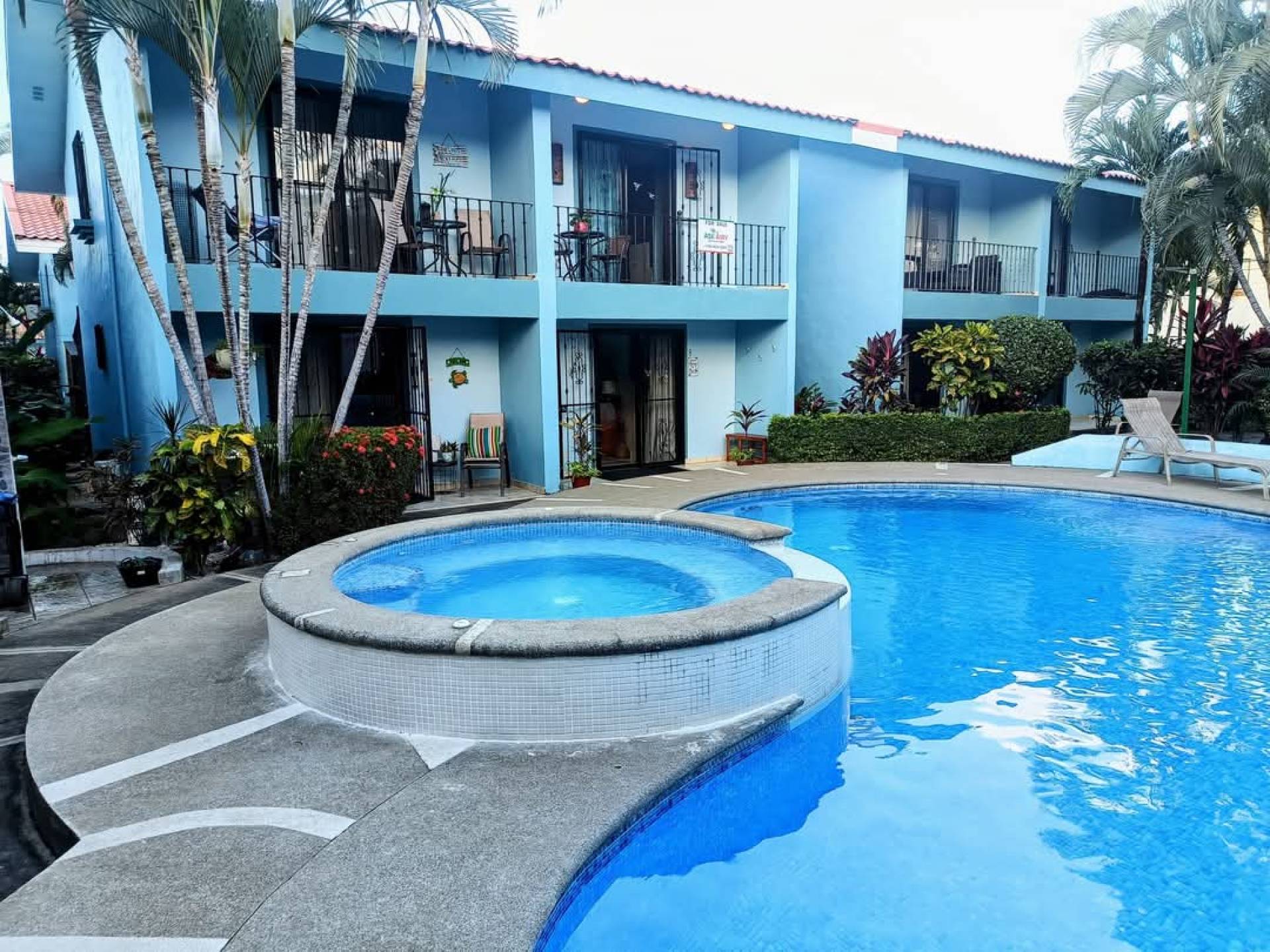 Las Palmas Garden & Pool View