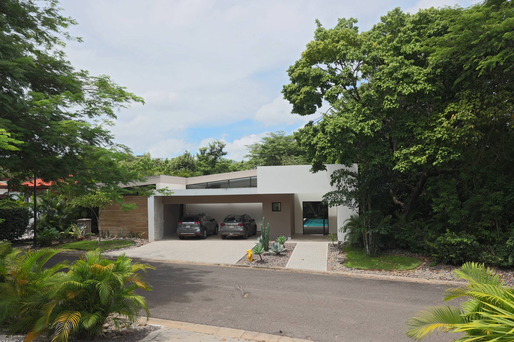 Modern Luxury Home for Sale in Pacifico, Playas del Coco – Private Pool, Beach Club & Resort Amenities